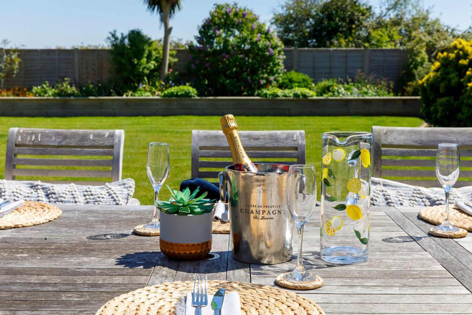 Spacious Home For 8 In Witterings - Walk To Beach East Wittering Exterior foto